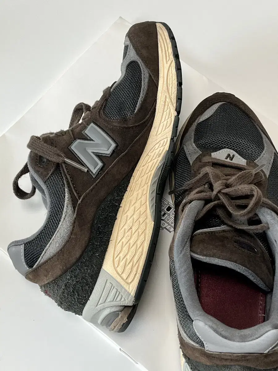 뉴발란스 2002R 270 (New Balance 2002R Rich E